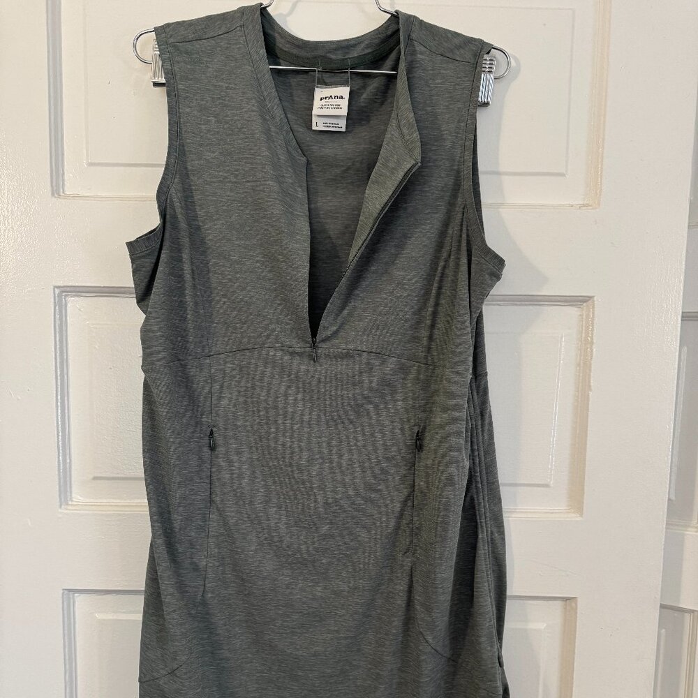 Green PrAna Space-Dyed, zip-front, cinched athletic / adventure dress - L